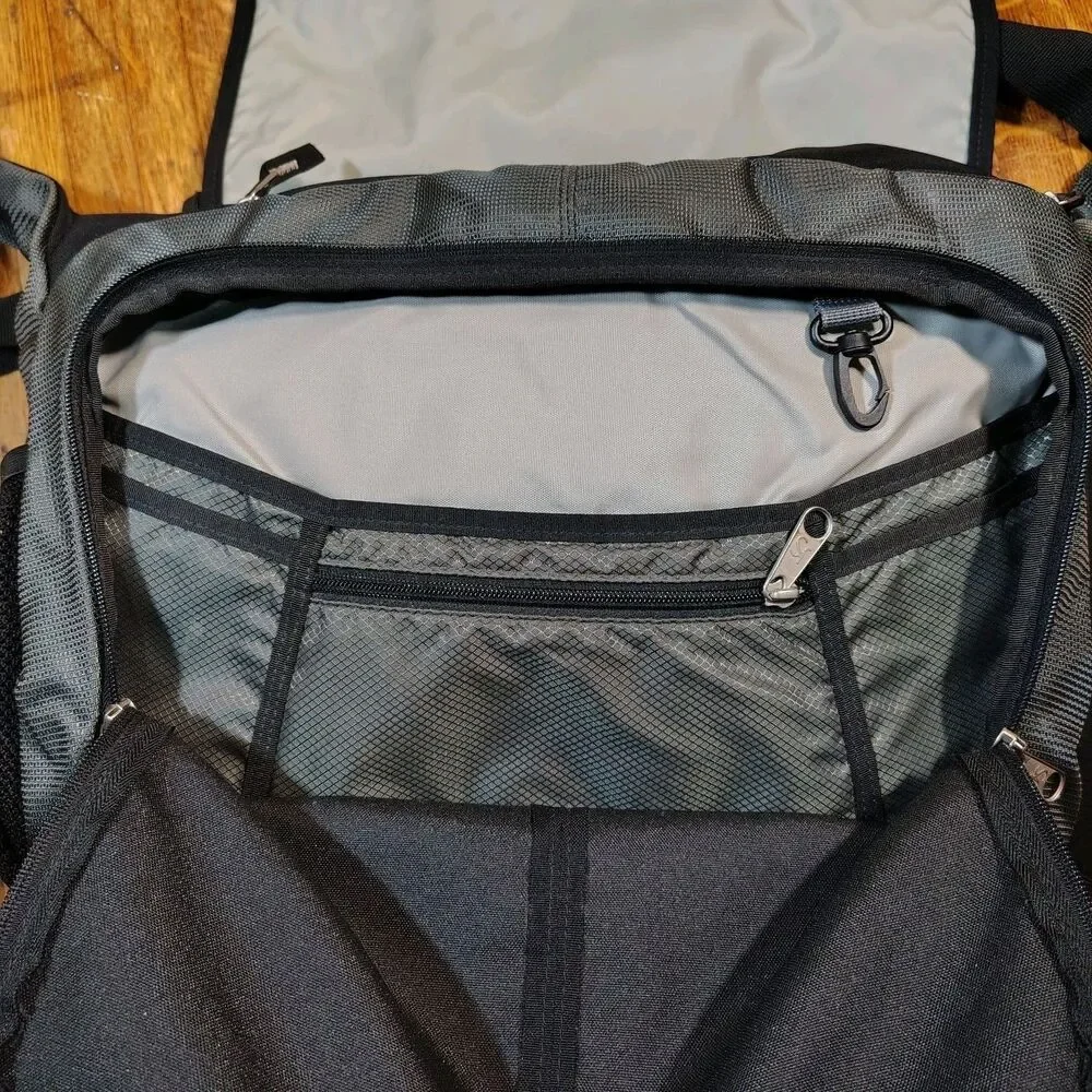Jansport Blk Gray Messenger Bag Laptop Bag Y2K
